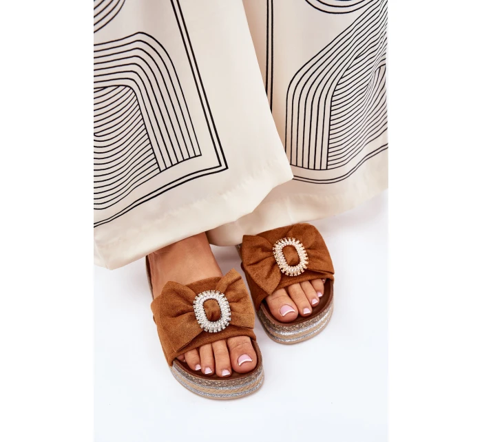 Dámské Sandály Na Platformě S Mašlí A Dekorativní Broží Hnědé Lenela Dámské Sandály Na Platformě S Mašlí A Dekorativní Broží Hnědé Lenela