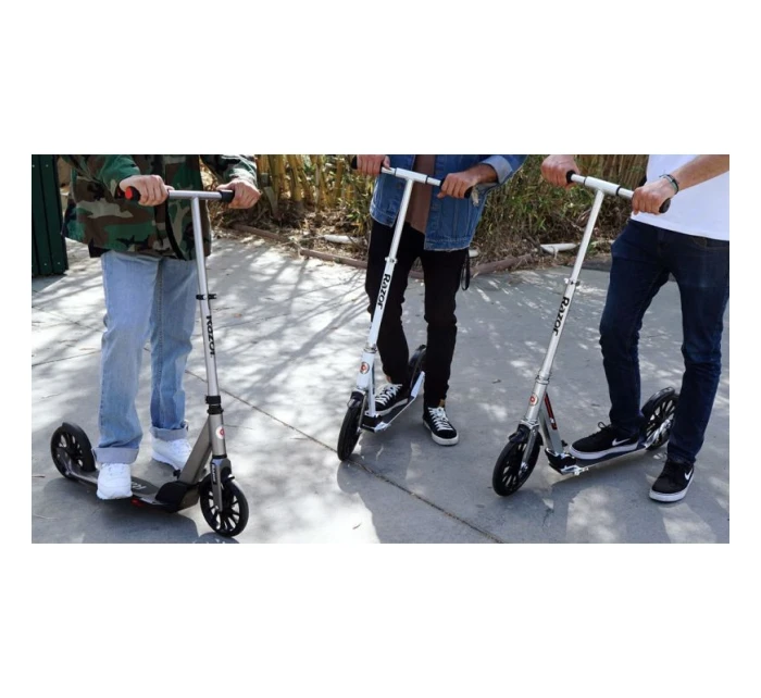 Koloběžka Razor A5 Lux 13073001 (stříbrná barva) Koloběžka Razor A5 Lux 13073001 (stříbrná barva)