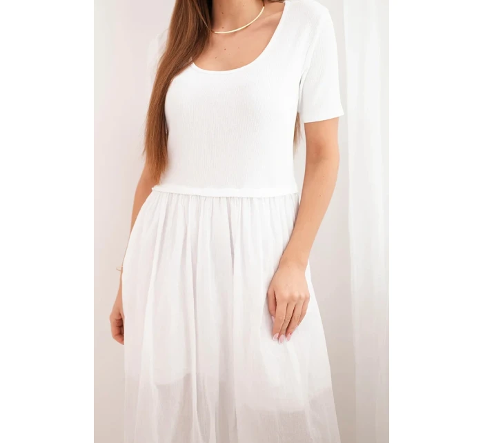 Dámské bavlněné midi šaty s krátkým rukávem a rozšířeným spodkem bílá