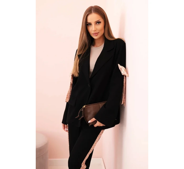 Dámský komplet s viskózou – sako s klopami a kalhoty s model 21232429 černý - K-Fashion
