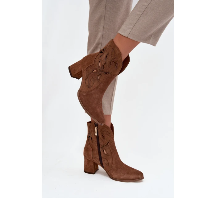 Semišové perforované dámské kotníkové boty na podpatku Zazoo 3647 hnědé