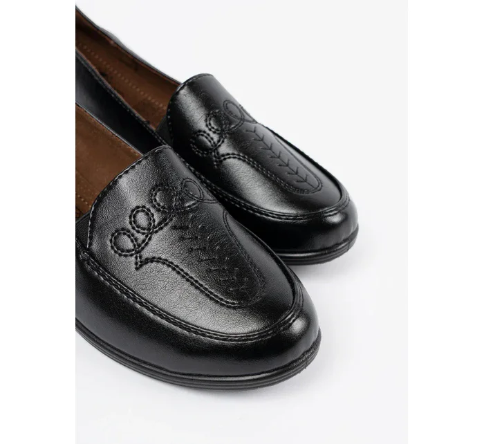 Výborné černé dámské  polobotky na klínku