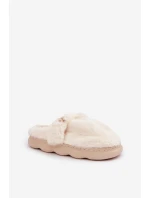 Hřejivé pantofle s malou broží světle béžové Primaria Hřejivé pantofle s malou broží světle béžové Primaria