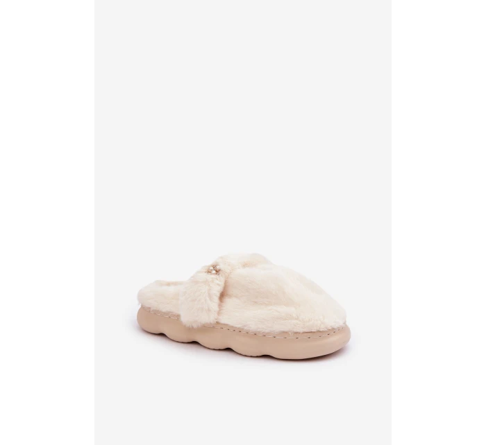 Hřejivé pantofle s malou broží světle béžové Primaria Hřejivé pantofle s malou broží světle béžové Primaria