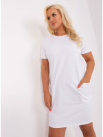 Bílé šaty plus size s kulatým výstřihem
