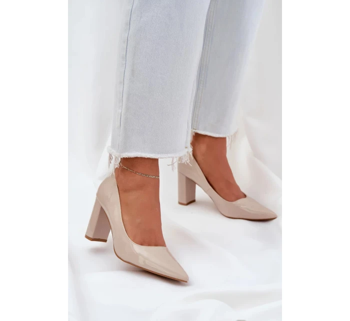 Lakované dámské lodičky na širokém podpatku Kilanne – béžové Lakované dámské lodičky na širokém podpatku Kilanne – béžové