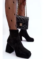 Černé semišové kotníkové boty s podpatky model 20020597 - Kesi Černé semišové kotníkové boty s podpatky model 20020597 - Kesi