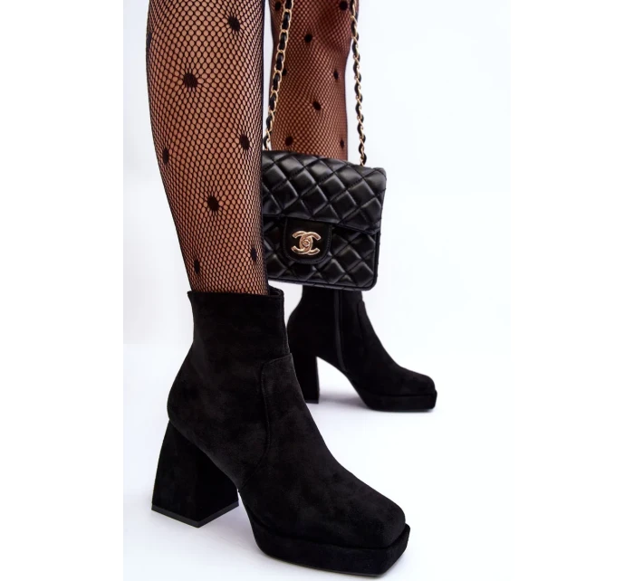 Černé semišové kotníkové boty s podpatky model 20020597 - Kesi Černé semišové kotníkové boty s podpatky model 20020597 - Kesi