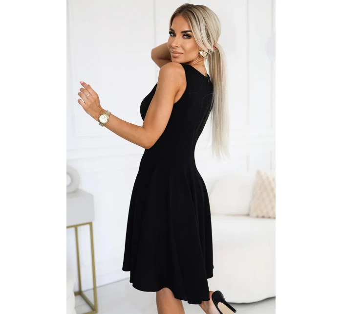 575-1 Jedinečné šaty s delšími zády - ČERNÉ 575-1 Jedinečné šaty s delšími zády - ČERNÉ