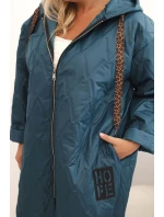 Dámská bunda Plus Size prošívaná s kapucí a nápisem model 21297112 mořská - K-Fashion