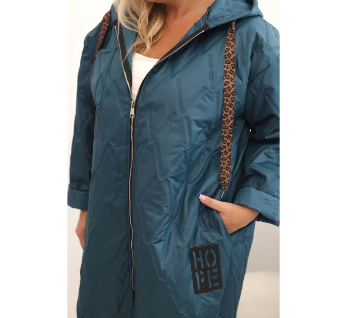 Dámská bunda Plus Size prošívaná s kapucí a nápisem model 21297112 mořská - K-Fashion