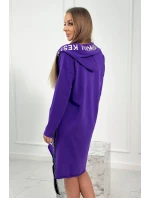 Tmavě fialové šaty s kapucí a potiskem Tmavě fialové šaty s kapucí a potiskem