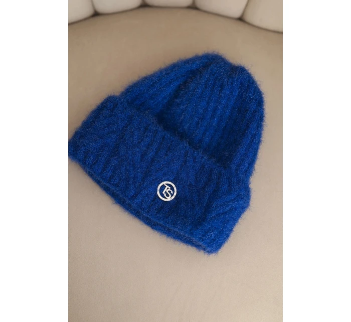 Dámská zimní čepice z huňaté příze a s knoflíkem model 21441810 - K-Fashion