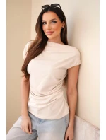 Dámská žebrovaná halenka z viskózy s model 22030156 výstřihem a nařasením béžová - K-Fashion