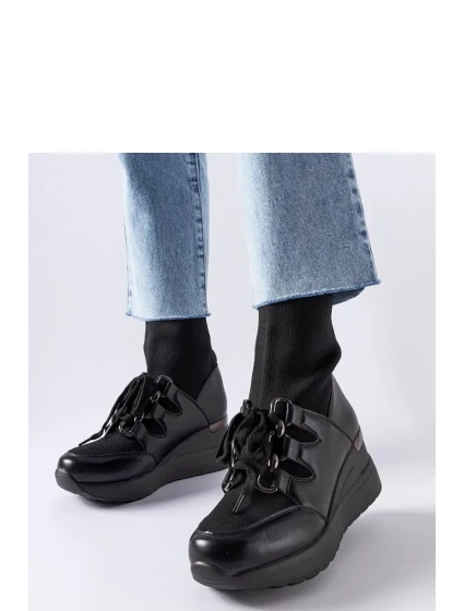 Boty na klínovém podpatku model 206574 Solea Boty na klínovém podpatku model 206574 Solea