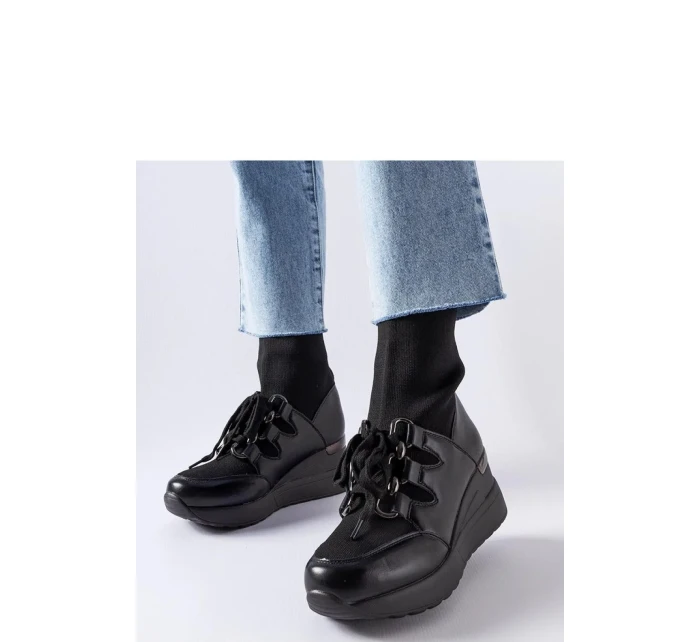 Boty na klínovém podpatku model 206574 Solea Boty na klínovém podpatku model 206574 Solea