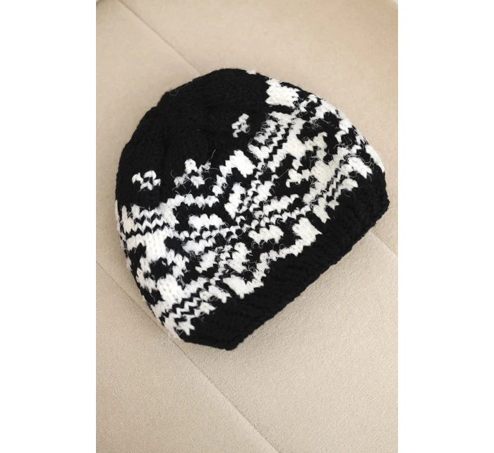 Dámská zimní vlněná čepice s ozdobnými krystalky K399 černá