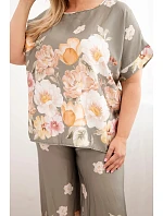 Dámský komplet Plus Size s halenkou a kalhotami s květinovým vzorem a širokými nohavicemi khaki Dámský komplet Plus Size s halenkou a kalhotami s květinovým vzorem a širokými nohavicemi khaki