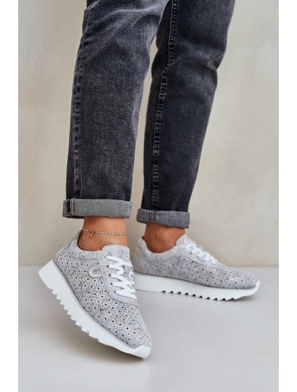 Semišové Vzorované Sportovní Boty Na Platformě S Leskem D&A LR51-635 Stříbrné Semišové Vzorované Sportovní Boty Na Platformě S Leskem D&A LR51-635 Stříbrné