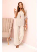 Dámský komplet s halenkou s náhrdelníkem a širokými nohavicemi béžový Dámský komplet s halenkou s náhrdelníkem a širokými nohavicemi béžový