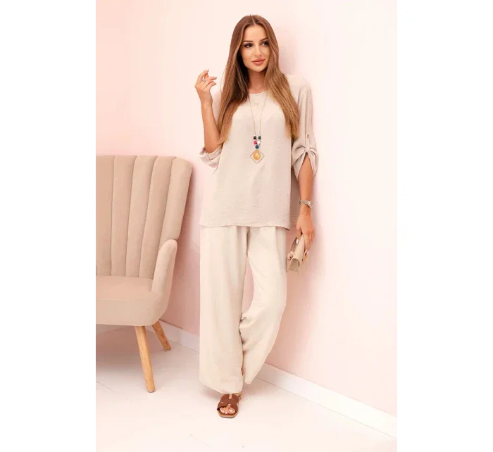 Dámský komplet s halenkou s náhrdelníkem a širokými nohavicemi béžový Dámský komplet s halenkou s náhrdelníkem a širokými nohavicemi béžový