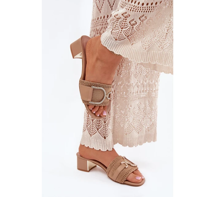 Dámské Sandály Na Podpatku S Ozdobným Detalem Tmavě Béžové model 21699808 - Boto Dámské Sandály Na Podpatku S Ozdobným Detalem Tmavě Béžové model 21699808 - Boto
