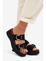 Dámské sandály se zlatými sponami Černé model 22039857 - Boto