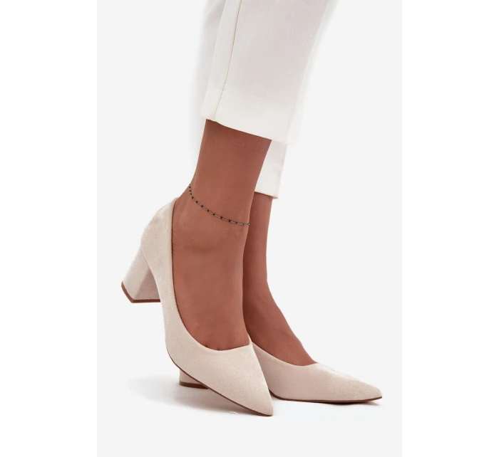 Dámské lodičky se špičatou špičkou na blokovém podpatku Pavira – béžové Dámské lodičky se špičatou špičkou na blokovém podpatku Pavira – béžové