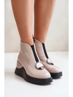 Lakované Kotníkové Boty Na Klínku Zateplené D&A Béžové Lakované Kotníkové Boty Na Klínku Zateplené D&A Béžové