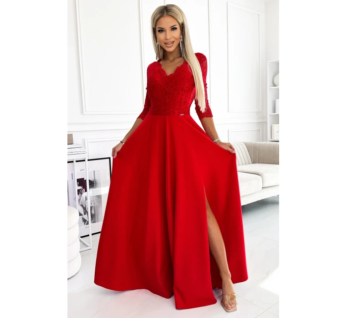 AMBER Elegantní červené dlouhé dámské krajkové šaty s výstřihem a rozparkem na noze model 19144269 - numoco