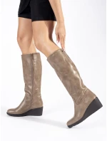 Krásné dámské kozačky hnědé na klínku Krásné dámské kozačky hnědé na klínku