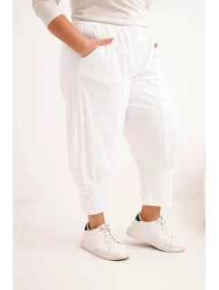 Dámské kalhoty Plus Size s nízkým model 21924463 a gumou v pase bílé - K-Fashion