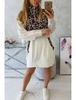 Velurové šaty s model 18749266 motivem ecru - K-Fashion Velurové šaty s model 18749266 motivem ecru - K-Fashion