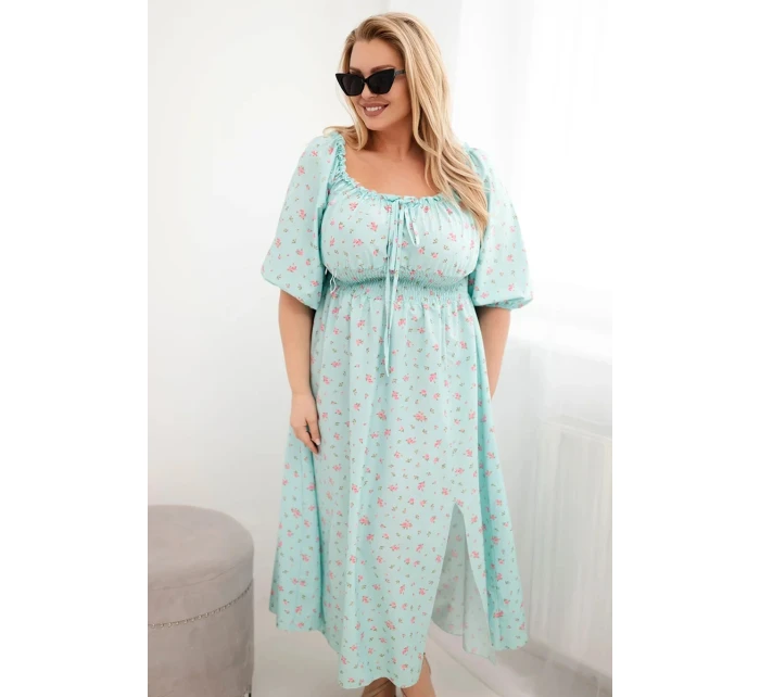 Dámská šaty Plus Size s výstřihem na model 21959148 a elastickým pasem mátová - K-Fashion