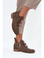 Semišové dámské polobotky s ozdobnými květinami model 21707536 tmavě béžové - Zazoo