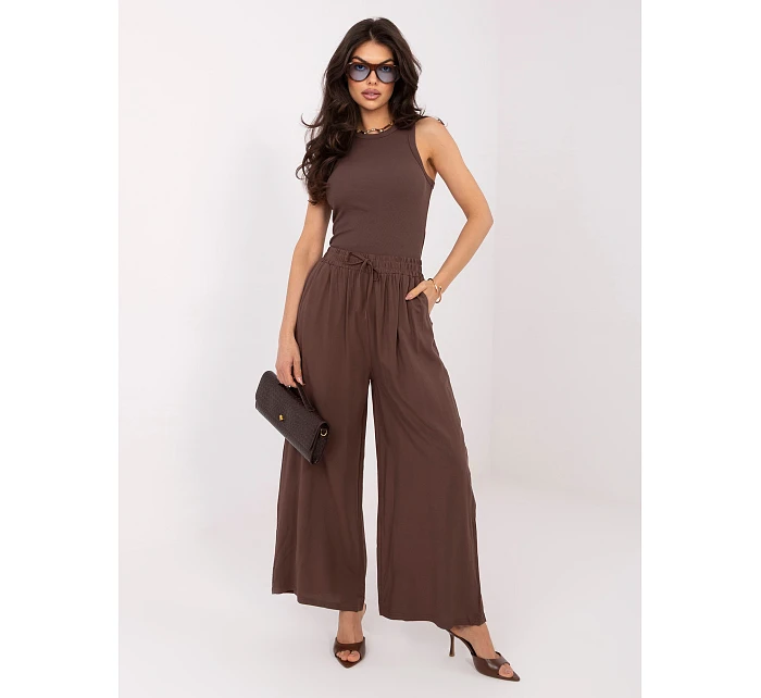 Spodnie SP brązowy model 22097737 - FPrice Spodnie SP brązowy model 22097737 - FPrice