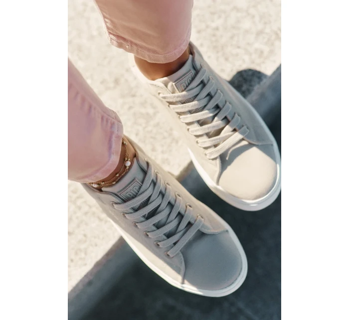 Dámské textilní tenisky na platformě Big Star – béžové Dámské textilní tenisky na platformě Big Star – béžové