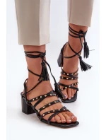 Šněrovací sandály na nízkém podpatku zdobené špendlíky černé Chrisele Šněrovací sandály na nízkém podpatku zdobené špendlíky černé Chrisele