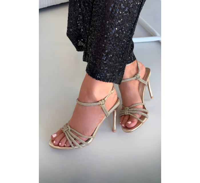 Dámské sandály na jehlovém podpatku s pásky a zlaté model 21821779 - Boto Dámské sandály na jehlovém podpatku s pásky a zlaté model 21821779 - Boto