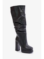 Nazouvací kozačky na podpatku a platformě s řasením zateplené černé Beridra Nazouvací kozačky na podpatku a platformě s řasením zateplené černé Beridra