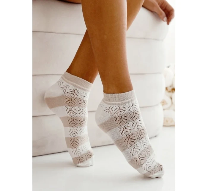 model 21103877 Pruhované prolamované nohy 3741 - Milena