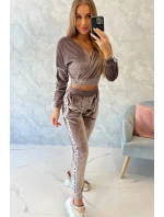 Velurová souprava s nápisem Queen grey