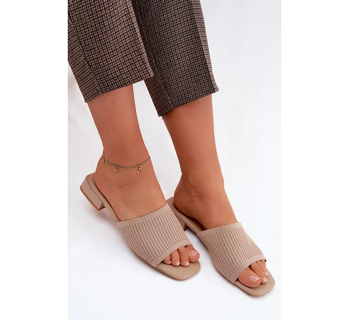 Materiálové dámské pantofle na plochém podpatku tmavě béžové model 22122687 - Boto