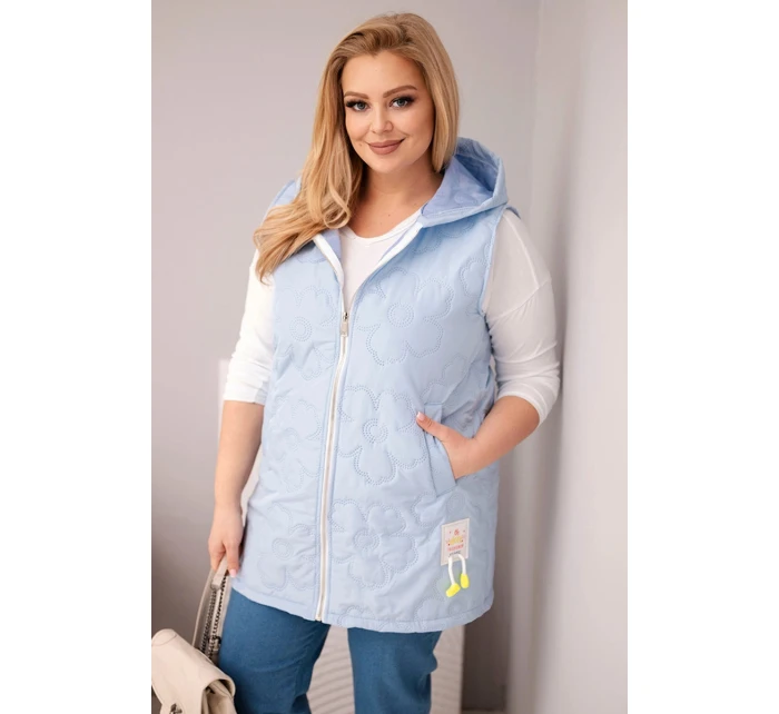 Dámská vesta Plus Size s kapucí a květinovým prošíváním modrá