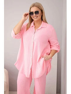 Dámská mušelínová souprava Plus size s košilí zapínanou na knoflíky a s kalhotami se širokou nohavicí bonbónová růžová