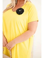 Dámské bavlněné šaty Plus Size s broží a výstřihem žlutá Dámské bavlněné šaty Plus Size s broží a výstřihem žlutá