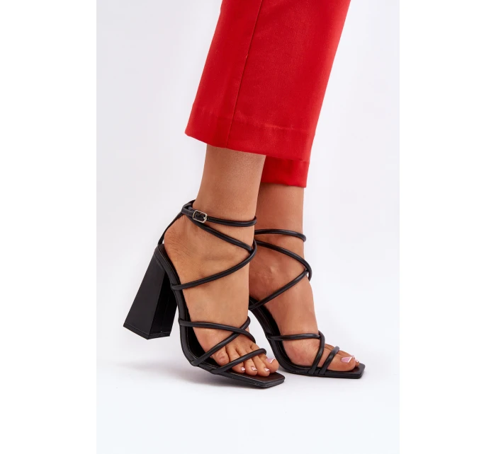 Moderní sandály na podpatku černé model 21650140 - Boto Moderní sandály na podpatku černé model 21650140 - Boto