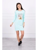 Šaty s potiskem model 18744172 v mátové barvě - K-Fashion Šaty s potiskem model 18744172 v mátové barvě - K-Fashion