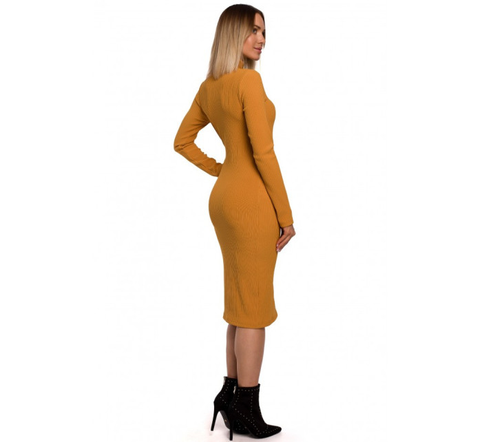 model 18002972 Pletené šaty s rolákem tmavě žluté - Moe