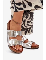 Dámské Pantofle Na Korkové Platformě S Přezkami Stříbrné model 21704298 - EVENTO Dámské Pantofle Na Korkové Platformě S Přezkami Stříbrné model 21704298 - EVENTO